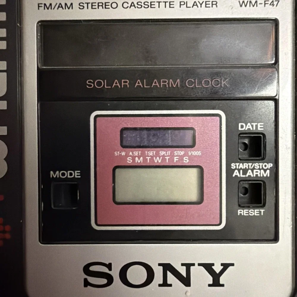 Sony WM-F47 FM/AM Graphic Equalizer Cassette Player Walkman Rare Red READ